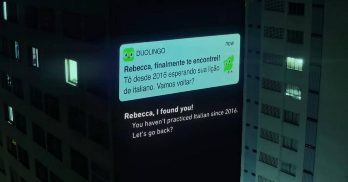 Duolingo tạo thông báo khổng lồ trên các tòa nhà nhắc nhở người dùng học ngoại ngữ
