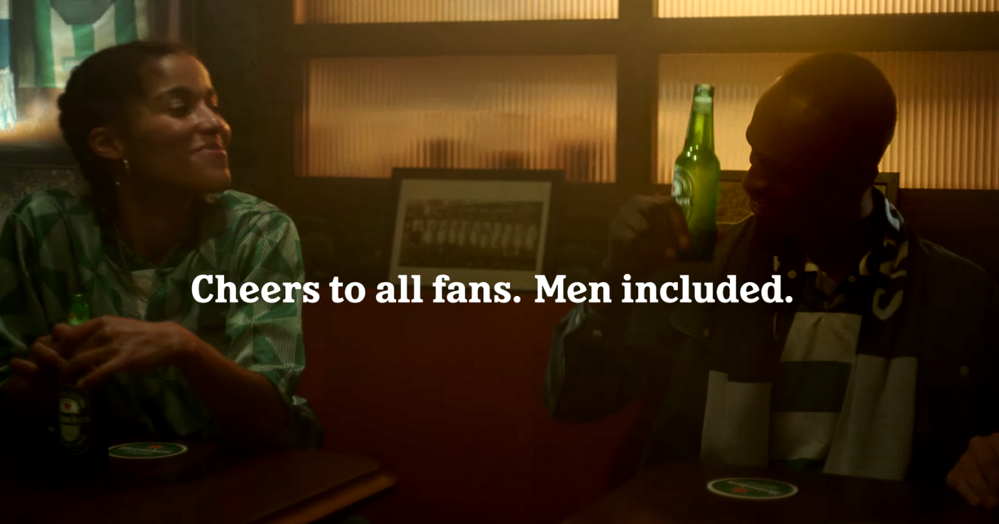 Heineken mua từ khóa quảng cáo để củng cố sự thiếu hụt dữ liệu về bóng đá nữ 