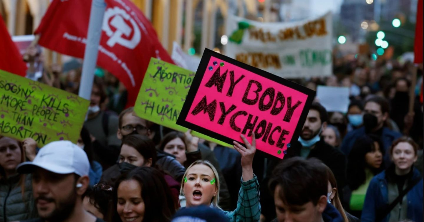 Các agency có nguy cơ bị kiện nếu hỗ trợ nhân viên phá thai tại Mỹ