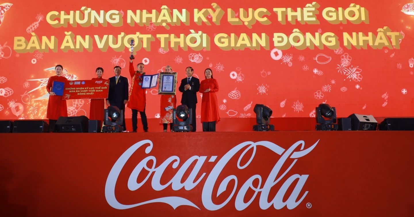 Coca-Cola Việt Nam xác lập Kỷ lục “Bàn ăn Tết Việt có số gia đình tham gia đông nhất thế giới”