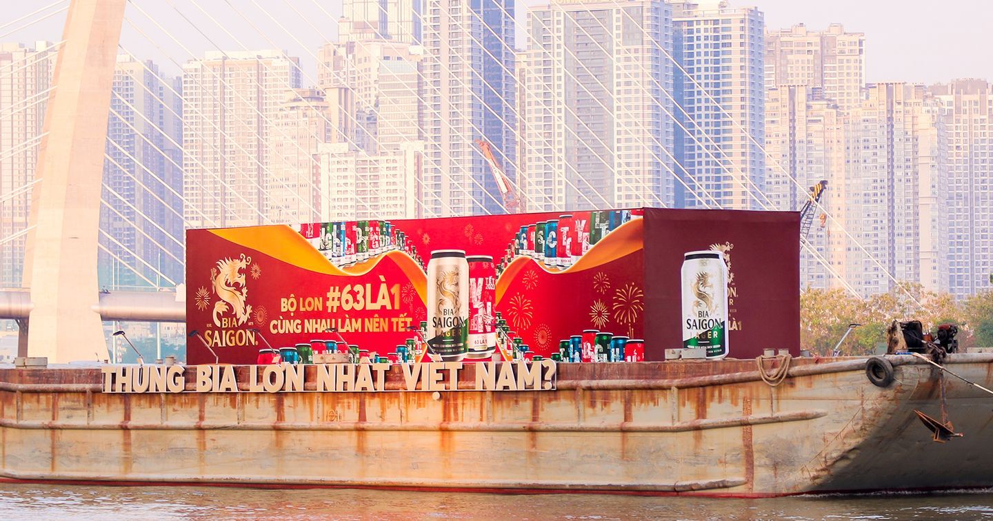 Chấn động thùng bia lớn nhất Việt Nam “cập bến” Bạch Đằng