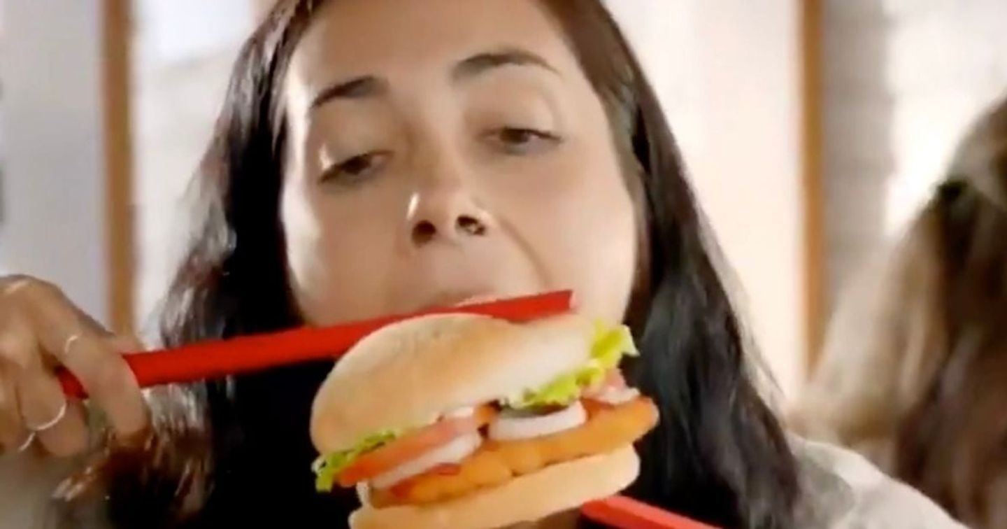 Burger King phải xin lỗi, gỡ bỏ quảng cáo "chế giễu" người Việt ăn hamburger bằng đũa